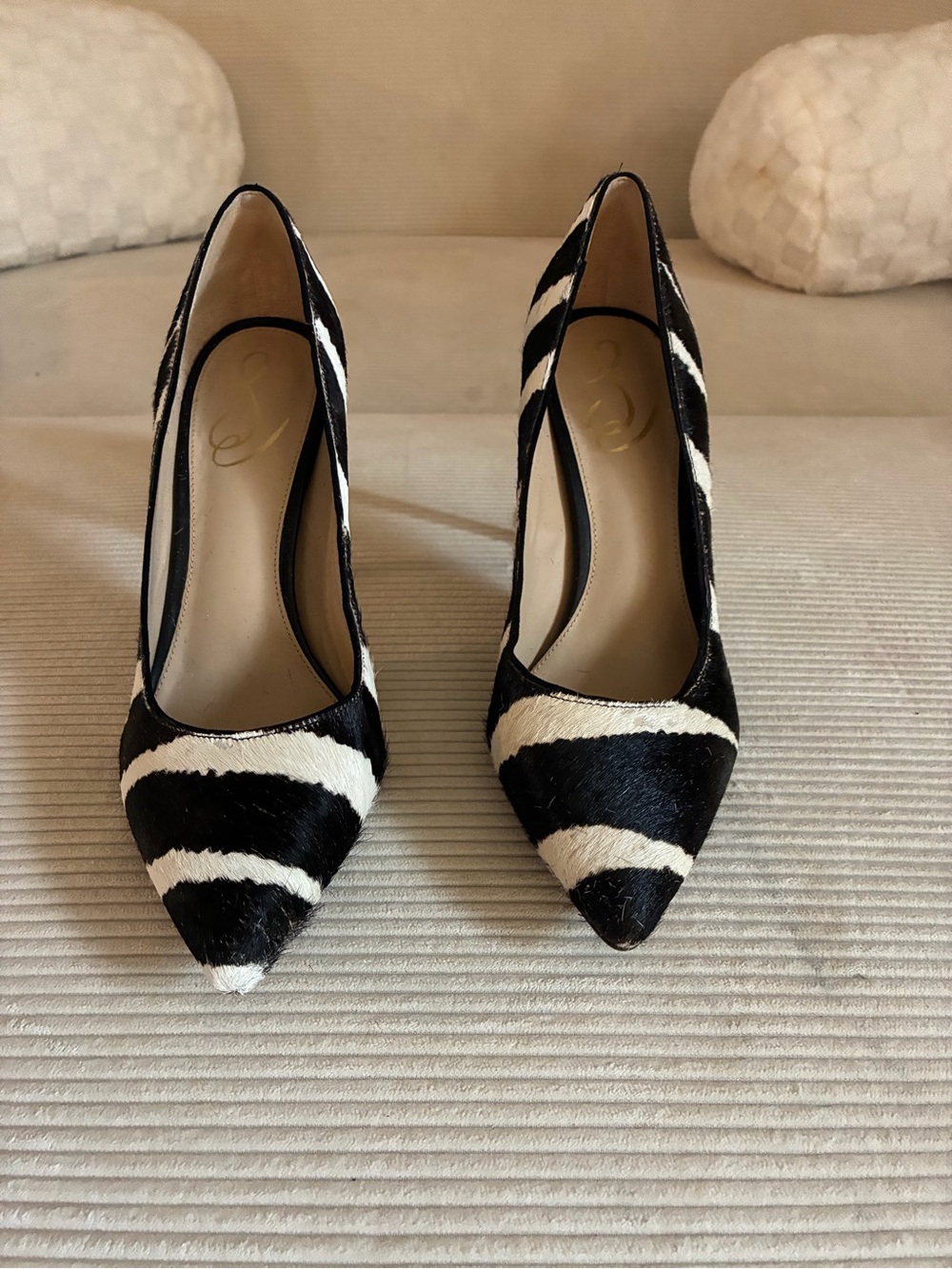 Source Unknown Black & White Zebra-Print Pointed Toe Pumps